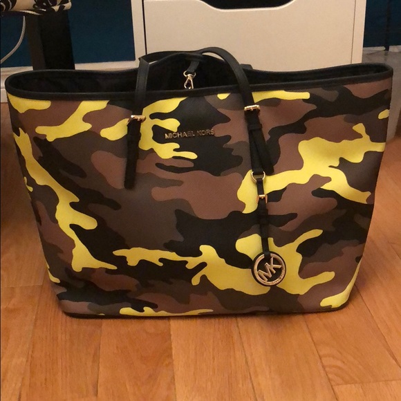 Michael Kors tote - Picture 1 of 3